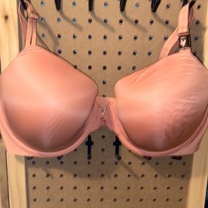 New with tags Victoria Secret Bra 38DD